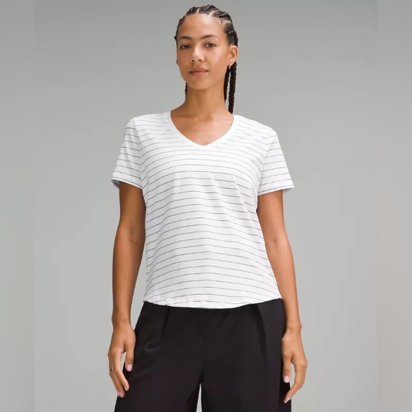 Lululemon Love V-Neck T-Shirt Size 8 White Black Striped - Picture 1 of 5